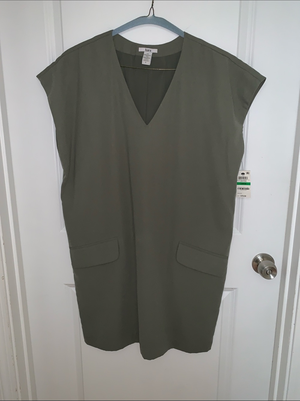 Bar lll NWT Olive V-Neck Shift Dress with Flap Pockets Size L